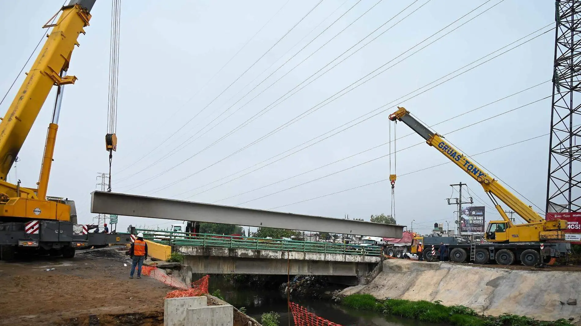 Avanza en un 65% la reconstrucción de puente peatonal que conecta Neza y Chimalhuacán